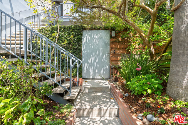 631 Pier Avenue, Santa Monica CA: https://media.crmls.org/mediaz/52ca6460-fb3d-4dfa-9220-f6aa0adb523c.jpg