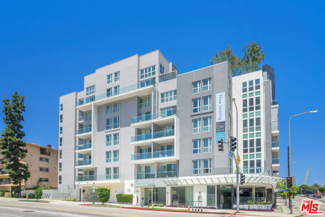 1168 S Barrington Avenue, Los Angeles CA: https://media.crmls.org/mediaz/52cabc67-5252-494a-a160-8a10a8e1e13c.jpg