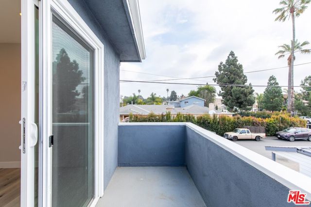 3872 Bentley Avenue, Culver City CA: https://media.crmls.org/mediaz/52caccfb-8c83-4d84-b329-bfa63e073938.jpg