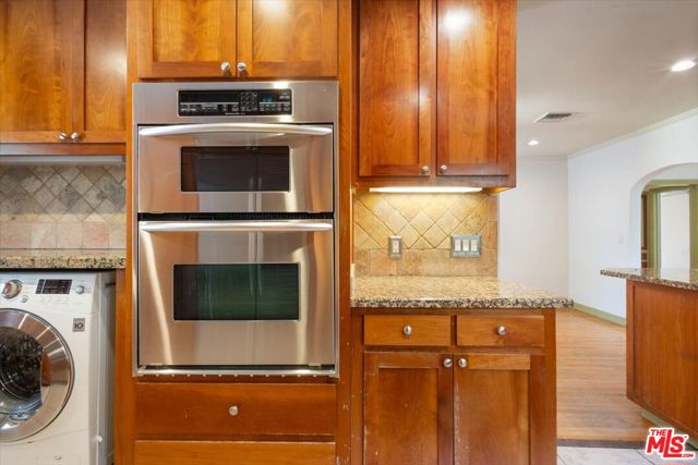 4385 Camellia Avenue, Studio City CA: https://media.crmls.org/mediaz/52cb3959-b07a-4d0c-aa63-ced3ef26a2e7.jpg