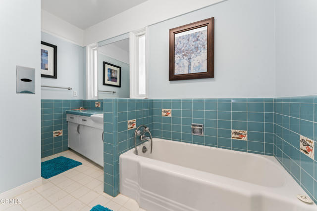796 S Saticoy Avenue, Ventura CA: https://media.crmls.org/mediaz/52cb3b00-769b-4642-9dd3-17a601c84d67.jpg
