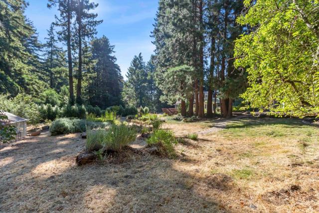 22370 Old Santa Cruz Highway, Los Gatos CA: https://media.crmls.org/mediaz/52cb7841-801b-4806-9ecf-3d8ef2f37239.jpg