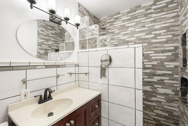 12405 Royal Rd, El Cajon CA: https://media.crmls.org/mediaz/52cb8cfc-185f-4604-978c-6822c2caa9b4.jpg