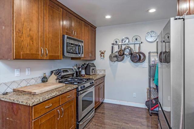 1176 Valota Road, Redwood City CA: https://media.crmls.org/mediaz/52cb9f43-f4fa-427f-8ca0-3087b840f12f.jpg