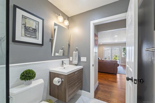 17924 Saint Andrews Dr, Poway CA: https://media.crmls.org/mediaz/52cc2ba9-1588-41f2-9be0-d84059a33ef5.jpg