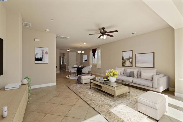 2961 Clear Point Way, Manteca CA: https://media.crmls.org/mediaz/52ccc1f9-1972-4a18-93f2-dbf2ca746e90.jpg