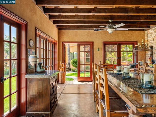4640 Kingswood Dr, Danville CA: https://media.crmls.org/mediaz/52ccdff3-f6dc-470e-86a9-544af44cf940.jpg
