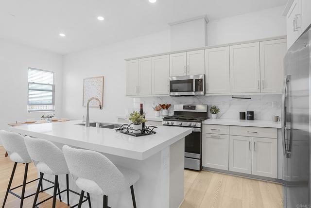 Detail Gallery Image 14 of 39 For 2040 Bluestone Cir, Chula Vista,  CA 91913 - 3 Beds | 2/1 Baths