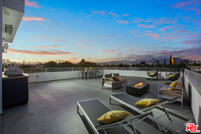 6066 Saturn Street, Los Angeles CA: https://media.crmls.org/mediaz/52cda925-e5fe-4897-b210-9d3773e6495e.jpg