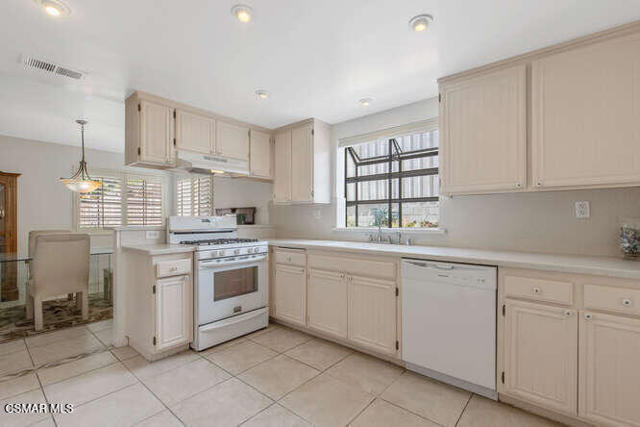 5837 Cochran Street, Simi Valley CA: https://media.crmls.org/mediaz/52cef2dc-bb8f-472b-be3d-127078a467af.jpg