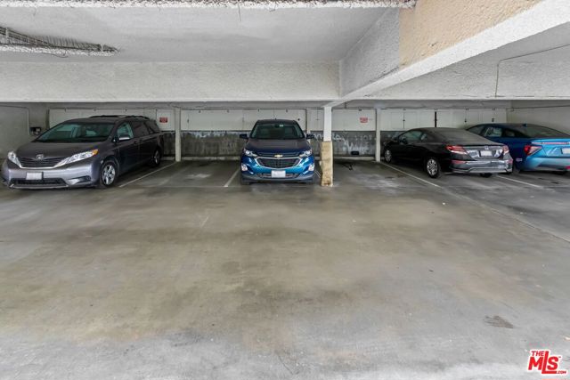 3329 Keystone Avenue, Los Angeles CA: https://media.crmls.org/mediaz/52cf2258-ec1f-4df6-bcb7-3f6c9d8942c7.jpg