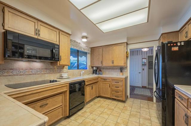51 La Mirada Court, Salinas CA: https://media.crmls.org/mediaz/52cf22de-56c3-4dc0-a5a4-bb21a34aef0b.jpg