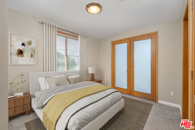 216 N Buena Vista Street, Burbank CA: https://media.crmls.org/mediaz/52cf63f0-2dba-4fb8-8db9-d77ba3df3623.jpg