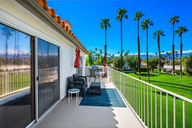 688 Vista Lago N Circle, Palm Desert CA: https://media.crmls.org/mediaz/52cfeeae-4db6-4395-9686-2d70d4c1d503.jpg