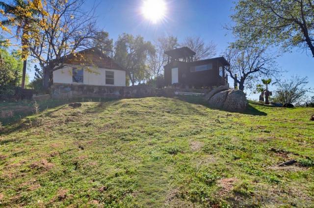 602 Starbright Ln, Alpine CA: https://media.crmls.org/mediaz/52d06cad-8608-4c16-b1d4-6e597d222902.jpg