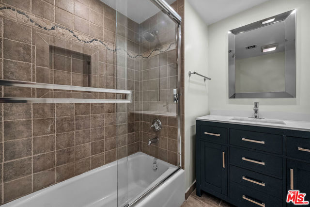 4311 Coquette Place, Tarzana CA: https://media.crmls.org/mediaz/52d07a8d-4e6d-48bc-8117-c42766dbc77b.jpg
