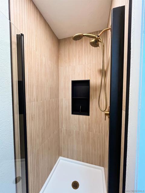 2235 Linwood St, San Diego CA: https://media.crmls.org/mediaz/52d0c558-f204-4aba-8c87-8e42d65c030e.jpg