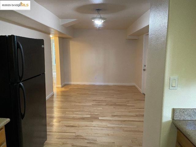 337 Oakland Avenue, Oakland CA: https://media.crmls.org/mediaz/52d0ddad-2d2a-4b94-9ebd-92421f745d23.jpg