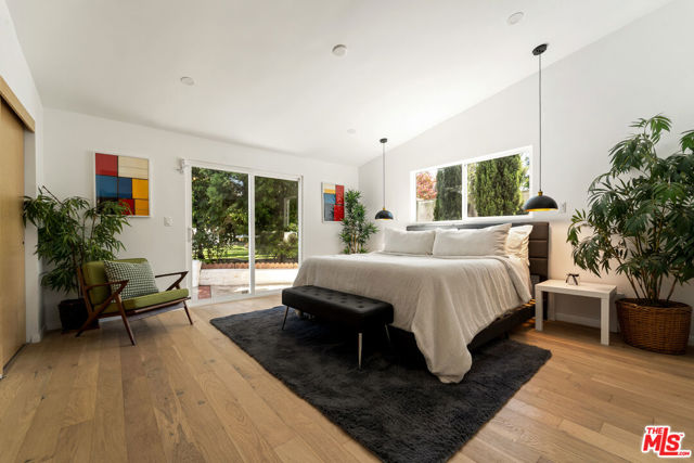 23020 Lita Place, Woodland Hills CA: https://media.crmls.org/mediaz/52d11685-f656-401f-a842-845f99a14e8b.jpg