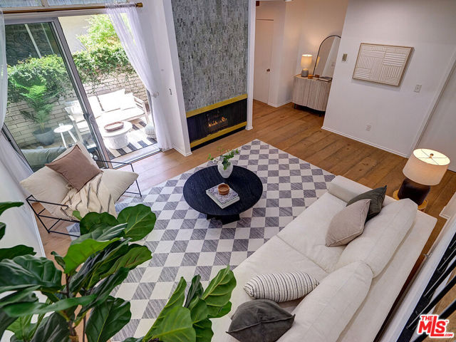 4776 La Villa Marina, Marina del Rey CA: https://media.crmls.org/mediaz/52d124d5-3f73-475b-a600-e99b3f184a12.jpg