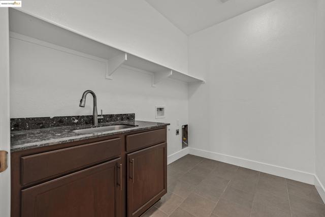 18499 Lewiston Dr, Lathrop CA: https://media.crmls.org/mediaz/52d17ae3-ad7d-4999-a3e9-d7ccc3c75d2e.jpg