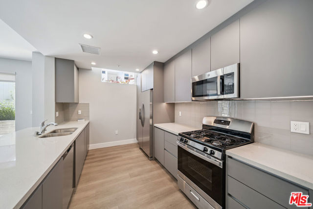1223 N Hayworth Avenue, West Hollywood CA: https://media.crmls.org/mediaz/52d18382-648e-4284-85da-650786c1bb38.jpg