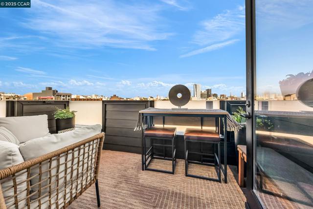 1515 15Th St, San Francisco CA: https://media.crmls.org/mediaz/52d19309-0e42-4ab7-81c5-7ed34a4ecaf2.jpg