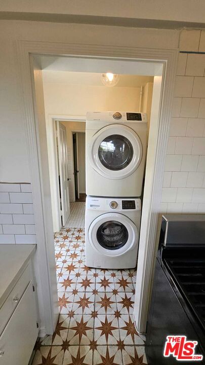 2615 W Edgehill, Los Angeles CA: https://media.crmls.org/mediaz/52d20167-c337-4555-a159-e2a974c6dd82.jpg