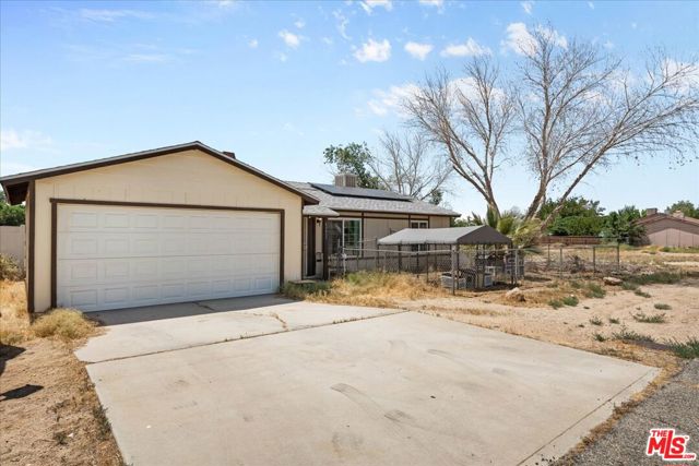 40611 178th Street, Lancaster CA: https://media.crmls.org/mediaz/52d21ab9-15ee-4730-b7d7-8c3f52e27af0.jpg