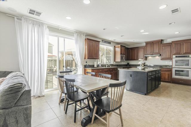 Image 17 of 53 For 4003 Blacksmith Cir