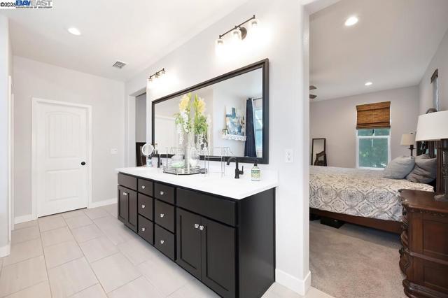 7544 Twin Bridges Ln, Citrus Heights CA: https://media.crmls.org/mediaz/52d27bdb-74ab-43a4-abf2-61be34520139.jpg