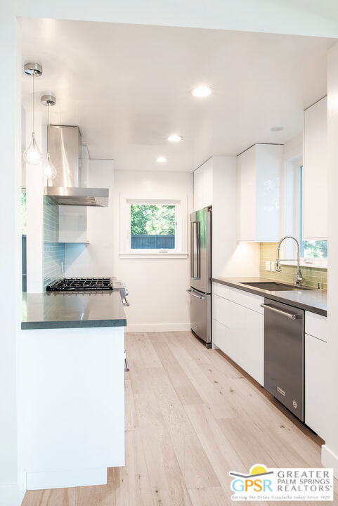 717 N ORLANDO Avenue, Los Angeles CA: https://media.crmls.org/mediaz/52d29d3c-a6c2-4152-a0cd-9aac68605e7d.jpg