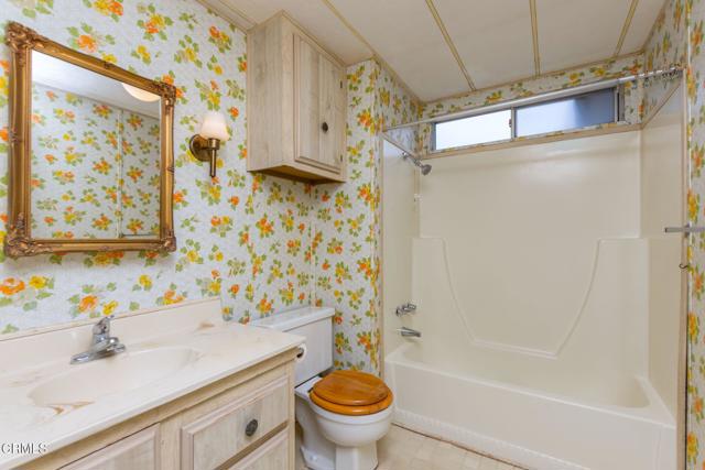 250 E Telegraph Road, Fillmore CA: https://media.crmls.org/mediaz/52d2db50-30dd-4ee0-bdef-f7b00f3c63a1.jpg