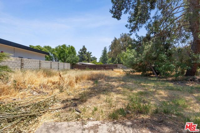 8400 Encino Avenue, Northridge CA: https://media.crmls.org/mediaz/52d2e821-ffdc-41be-a120-1a5f6211c0ed.jpg