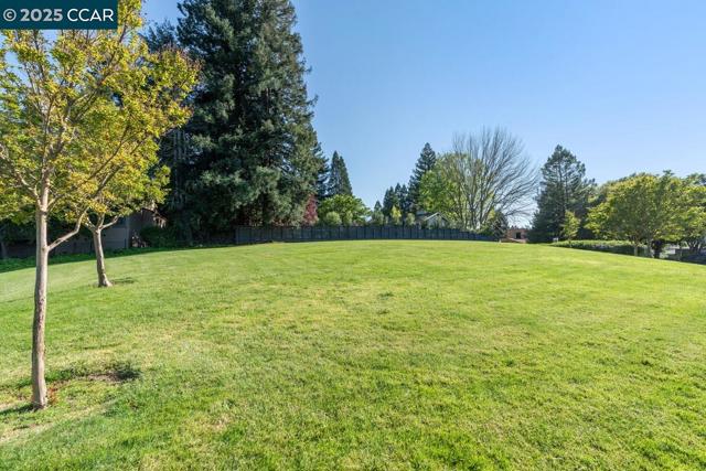 625 Sky Hy Cir, Lafayette CA: https://media.crmls.org/mediaz/52d2eb0d-b069-443c-9f78-7d2a7f474b18.jpg