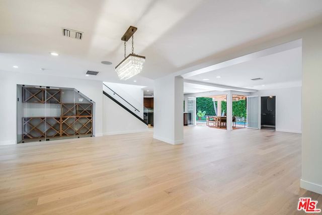 3201 Viola Place, Marina del Rey CA: https://media.crmls.org/mediaz/52d31887-c05d-48dd-9447-03ef46d4ec12.jpg