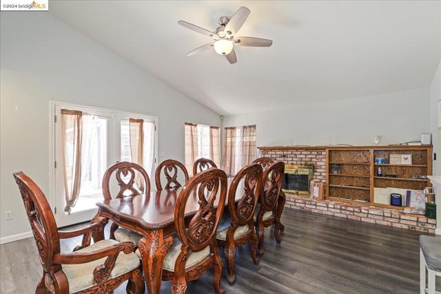 Image 17 of 40 For 79 Panoramic Avenue