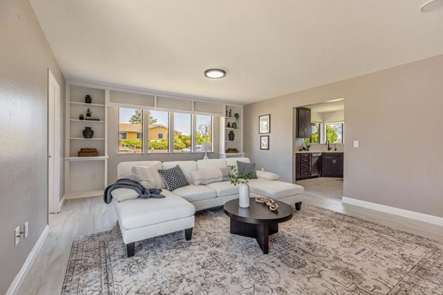 445 Marks Drive, Hollister CA: https://media.crmls.org/mediaz/52d3f63d-d958-41a8-8bf4-c0d99fe46843.jpg