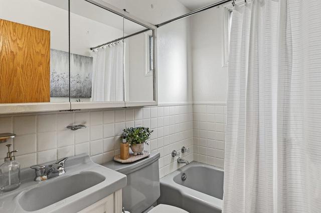 725 Palm Avenue, South San Francisco CA: https://media.crmls.org/mediaz/52d403fd-bcbb-4c7c-b885-9e29831c3c4c.jpg