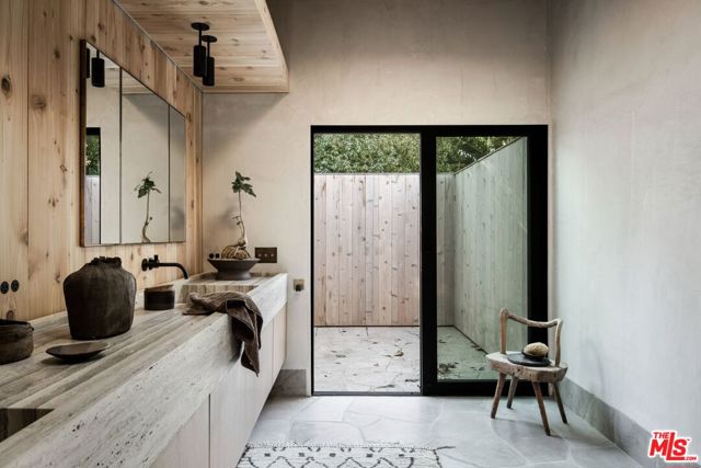 28779 Sea Ranch Way, Malibu CA: https://media.crmls.org/mediaz/52d4ff86-cacf-46d7-b871-03b349dfc54a.jpg