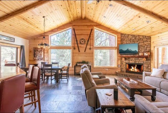 289 Stony Creek Road, Big Bear CA: https://media.crmls.org/mediaz/52d51de4-fa1d-4a8f-be8c-d2532775032a.jpg