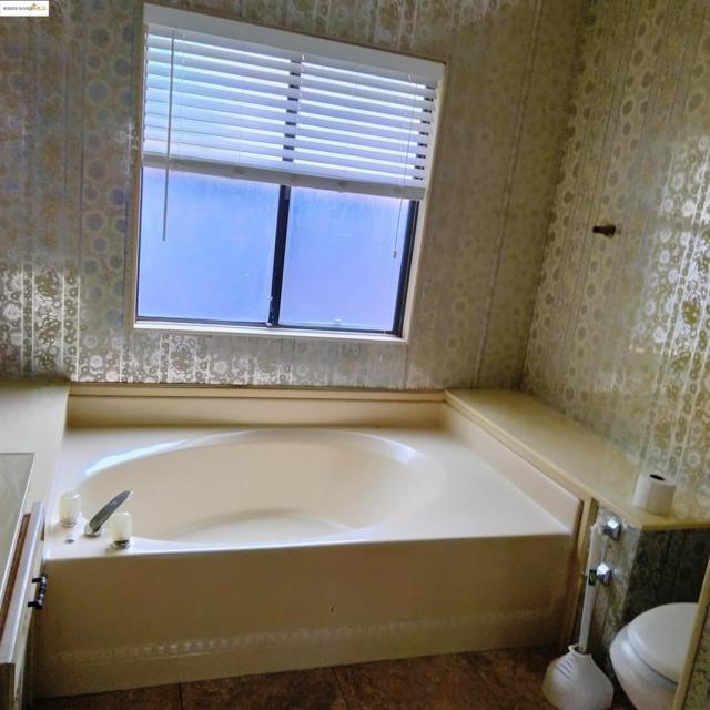 120 Paulette Way, Antioch CA: https://media.crmls.org/mediaz/52d54053-2c9f-4966-abf1-d51e2eae9c01.jpg