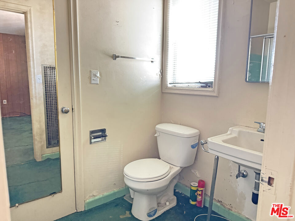 https://media.crmls.org/mediaz/52d5ace3-c180-4aa6-8f89-cfc3de151242.jpg?preset=X-Large