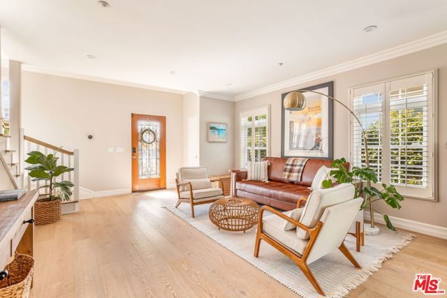 3942 Glenridge Drive, Sherman Oaks CA: https://media.crmls.org/mediaz/52d5e301-043e-4ec9-96fc-c1348a9e265f.jpg