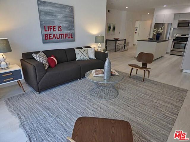1526 ARMACOST Avenue, Los Angeles CA: https://media.crmls.org/mediaz/52d63436-0955-4339-9e40-a09e39531ced.jpg