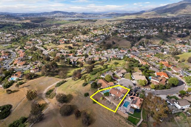 5416 Horse Ridge Way, Bonita CA: https://media.crmls.org/mediaz/52d6622f-75aa-442d-8e6d-8cd7444f49e1.jpg