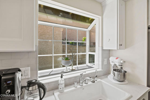 4570 N Vistapark Drive, Moorpark CA: https://media.crmls.org/mediaz/52d6794a-bba9-46e7-8a22-86983cfd99d4.jpg