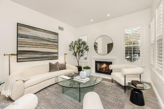 6072 Mandeville Place, Oak Park CA: https://media.crmls.org/mediaz/52d6e815-2910-4efb-ba44-4e724701922d.jpg