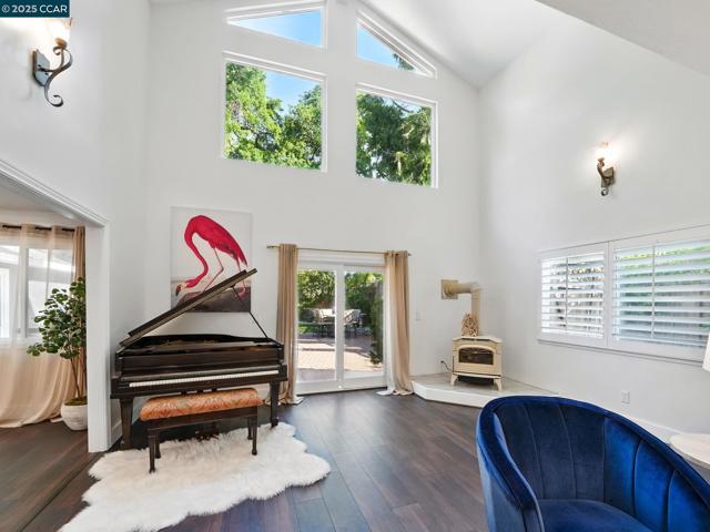 1836 Newell Ave, Walnut Creek CA: https://media.crmls.org/mediaz/52d73d53-b315-4d40-bc75-b4351813ad2a.jpg