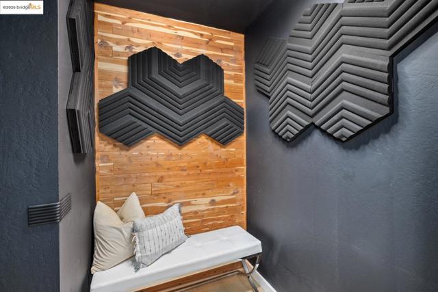 128 Alamo Sq, Alamo CA: https://media.crmls.org/mediaz/52d7d977-7b04-4286-be2c-53ea1279ef1a.jpg
